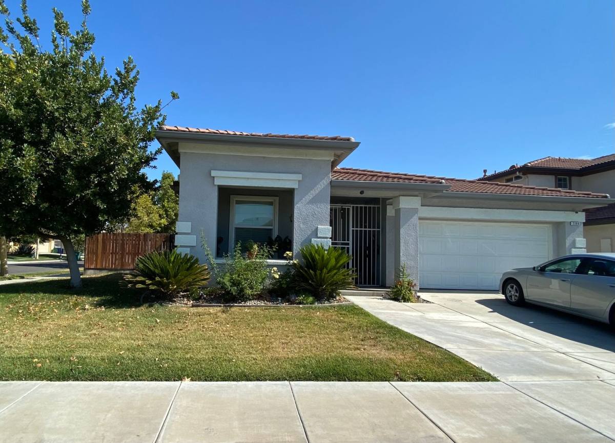 House for rent at 2306 N Rock Creek Dr, Los Banos, CA 93635