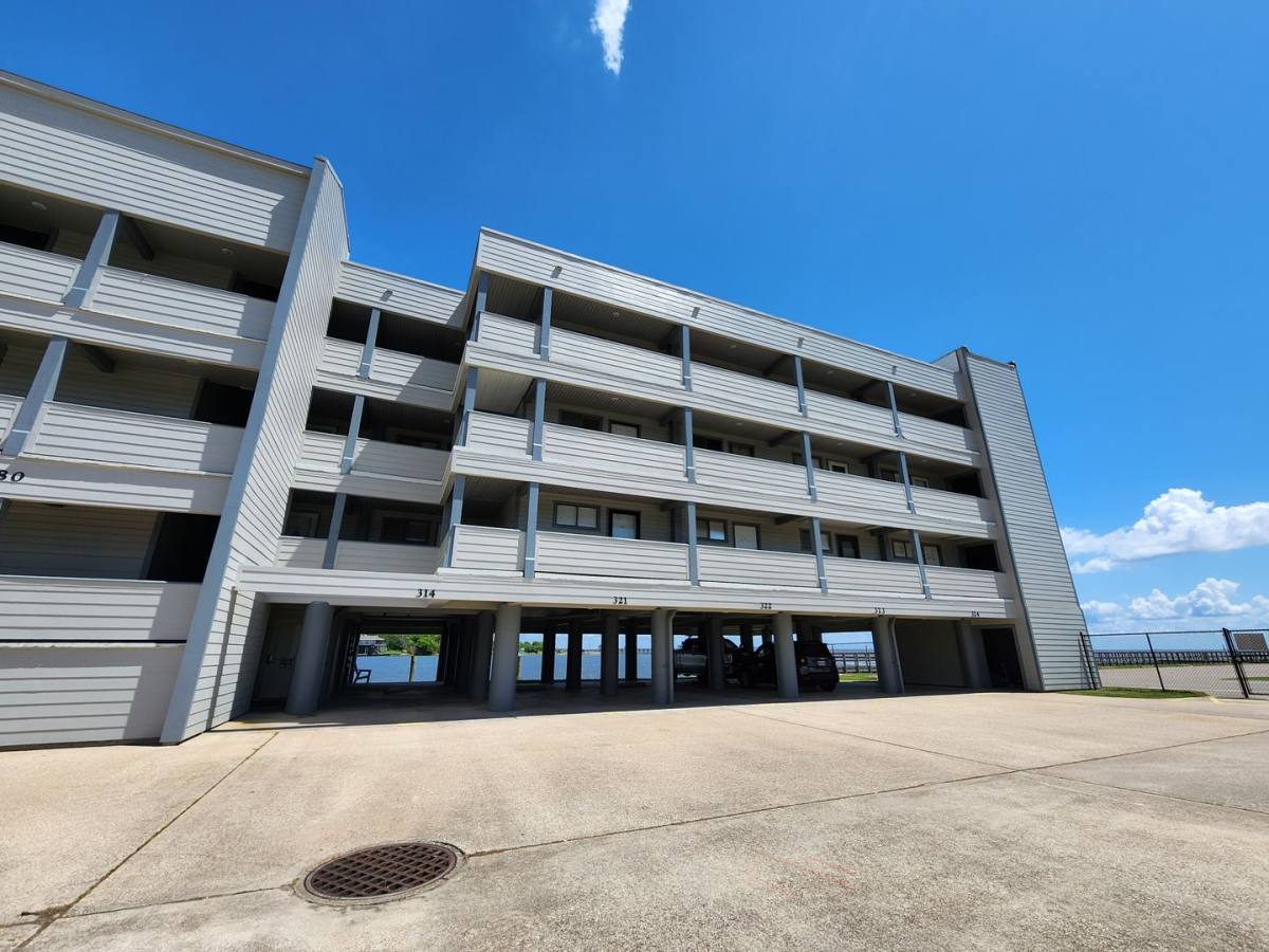 Condo for rent at 580 Pleasure Island Blvd, Port Arthur, TX 77640