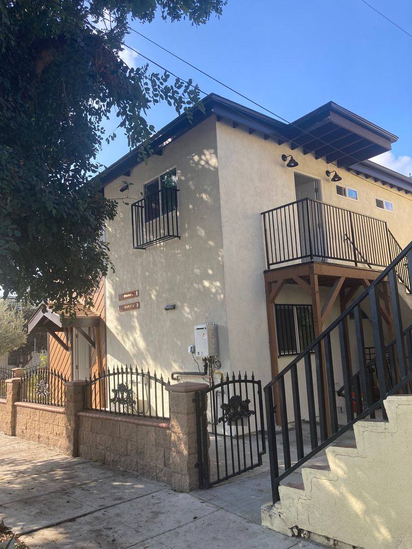 Apartment for rent at 1903 Henderson Ave, Long Beach, CA 90806