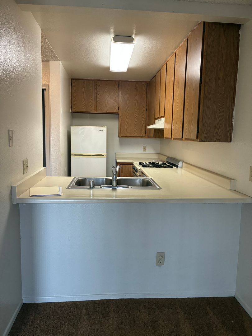Apartment for rent at 725 Magnolia Ave, Long Beach, CA 90813