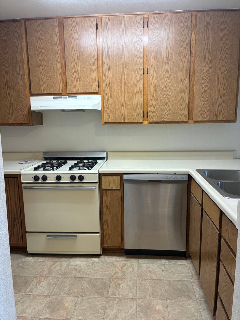 Apartment for rent at 725 Magnolia Ave, Long Beach, CA 90813