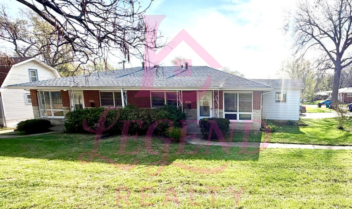 Apartment for rent at 3720 Brown Rd, Saint Louis, MO 63114
