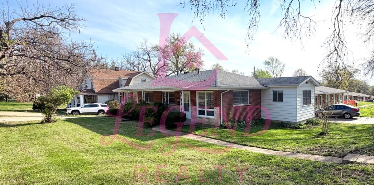 Apartment for rent at 3720 Brown Rd, Saint Louis, MO 63114