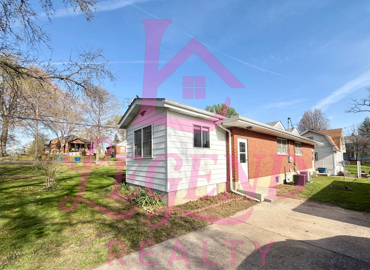 Apartment for rent at 3720 Brown Rd, Saint Louis, MO 63114