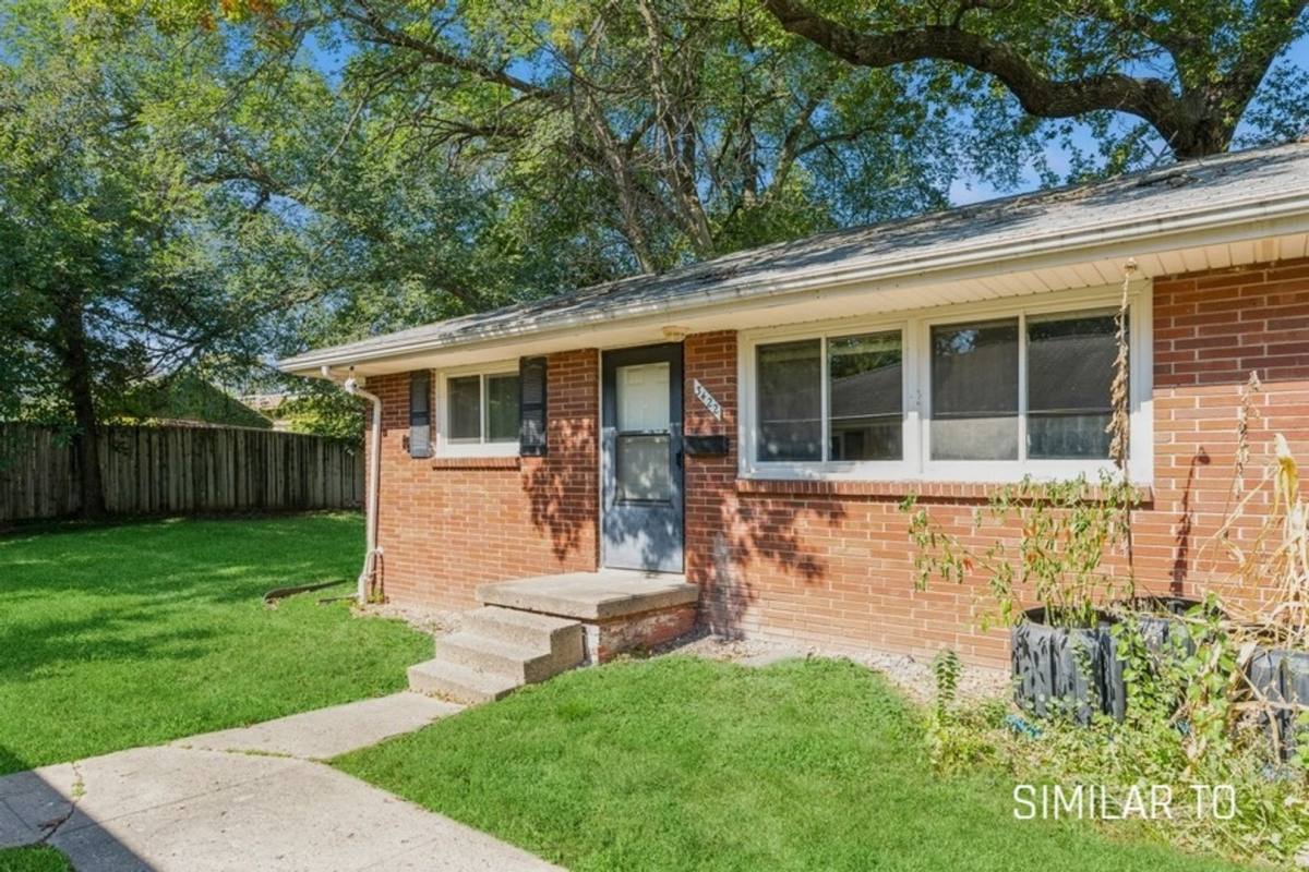 Townhouse for rent at 3422 SW 8th St, Des Moines, IA 50315