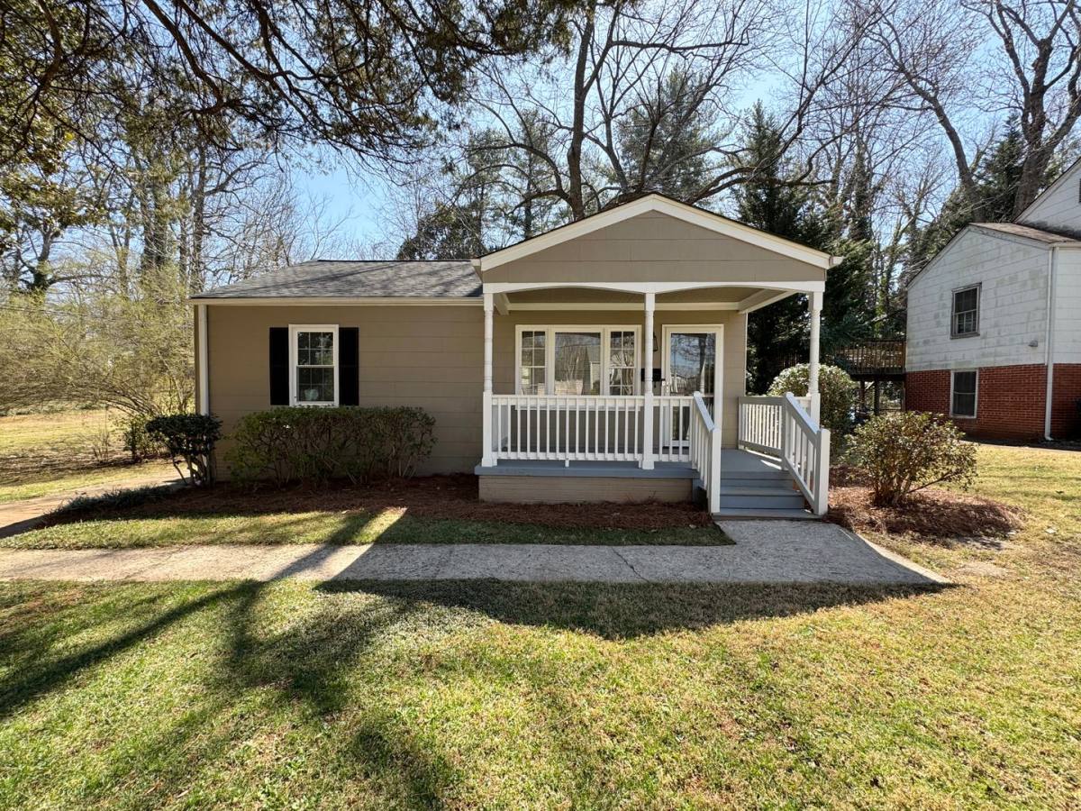 House for rent at 2001 Colonial Ave, Greensboro, NC 27408