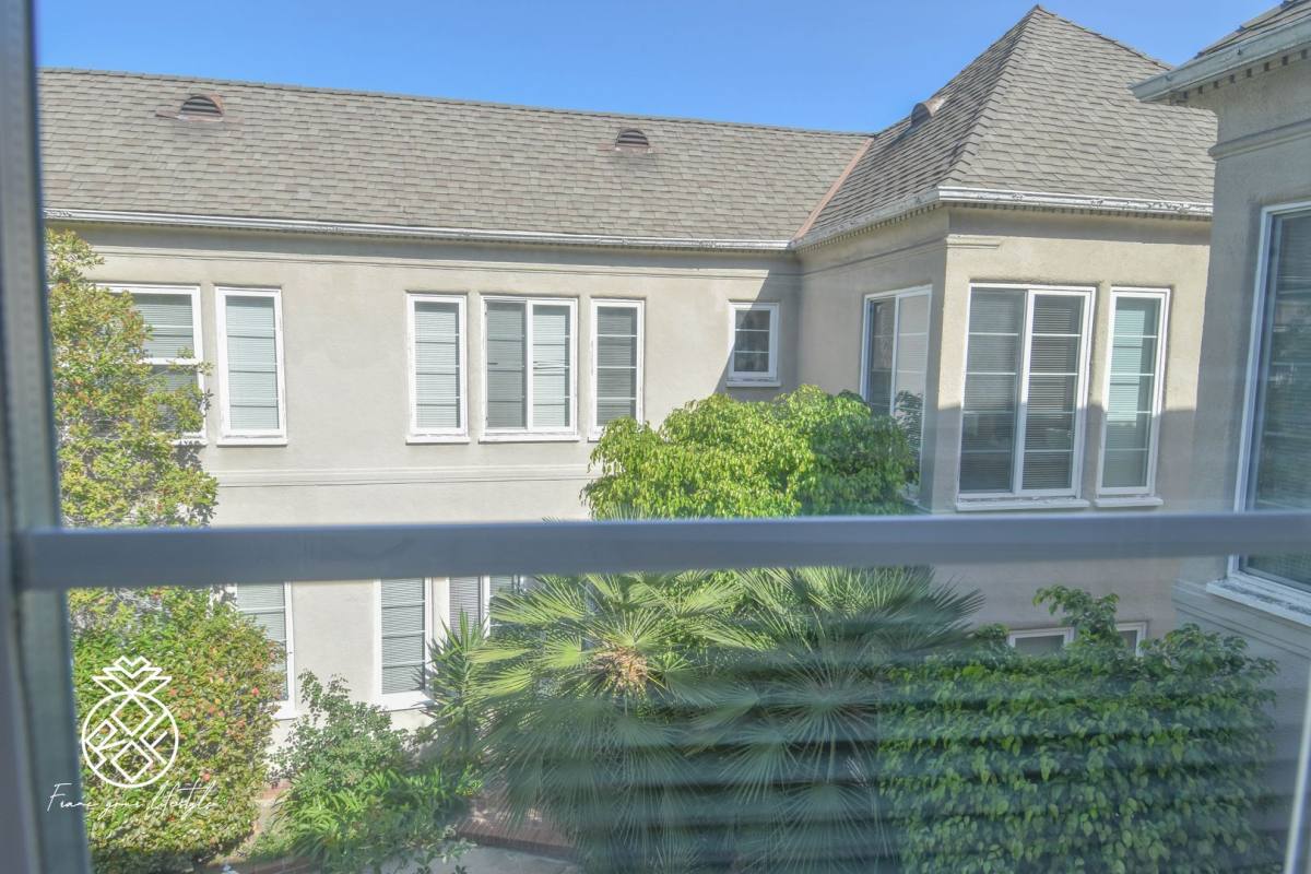 Apartment for rent at 9348 - 9358 1 2 W Olympic Blvd, Beverly Hills, CA 90212