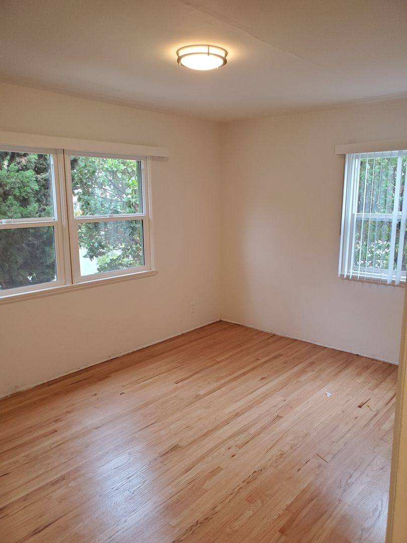 Apartment for rent at 11320 Washington Place, Los Angeles, CA 90066