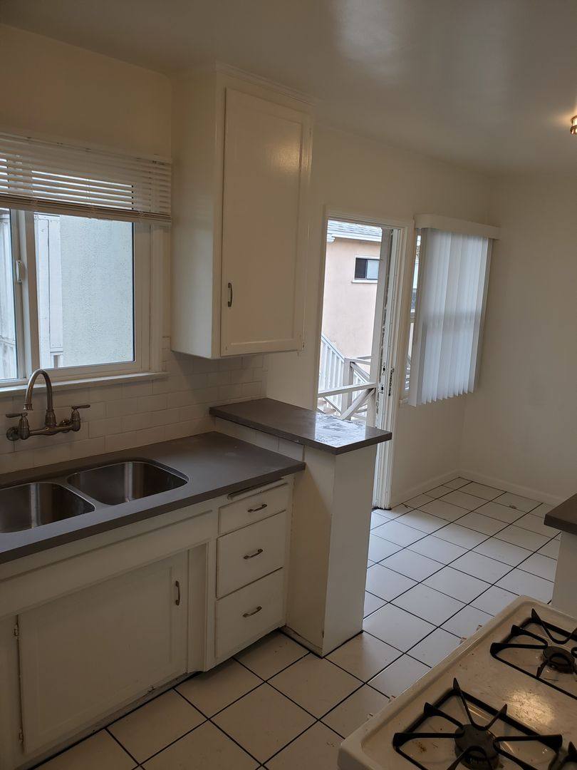 Apartment for rent at 11320 Washington Place, Los Angeles, CA 90066