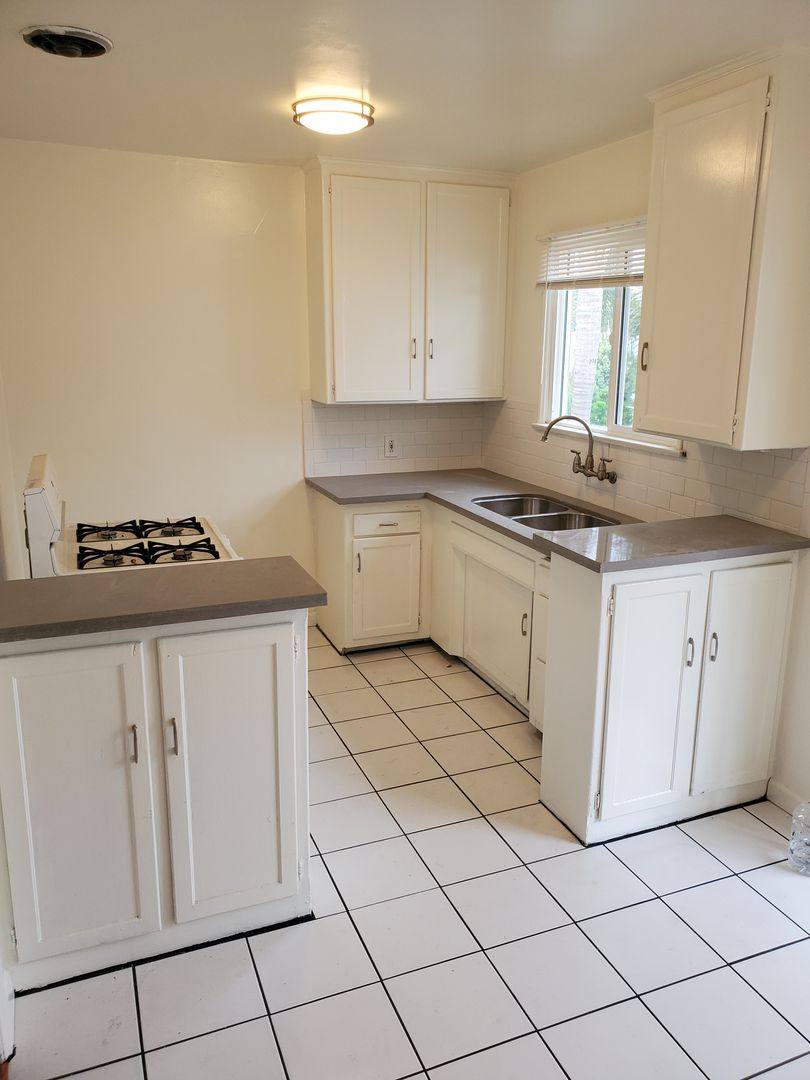 Apartment for rent at 11320 Washington Place, Los Angeles, CA 90066