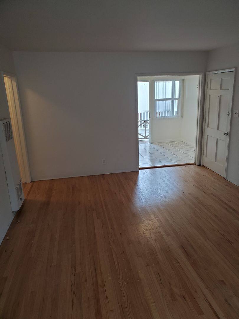 Apartment for rent at 11320 Washington Place, Los Angeles, CA 90066