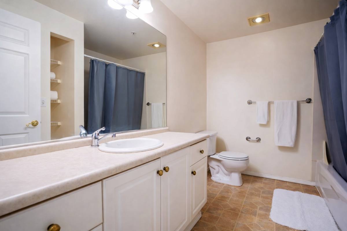 Apartment for rent at 4719 15th Ave NE, Seattle, WA 98105