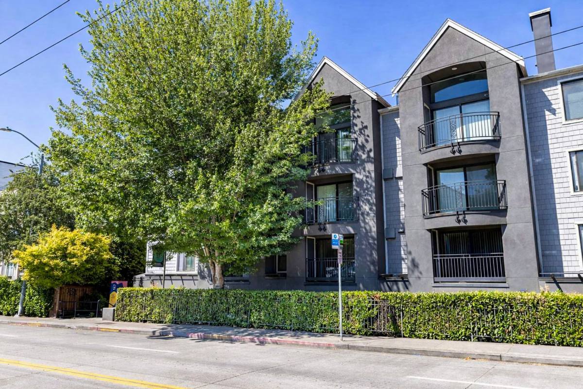 Apartment for rent at 4719 15th Ave NE, Seattle, WA 98105