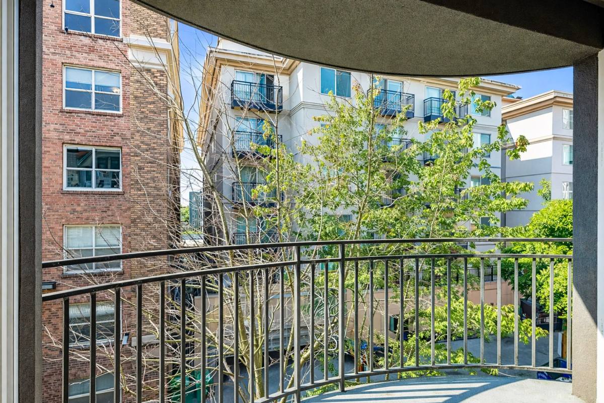 Apartment for rent at 4719 15th Ave NE, Seattle, WA 98105