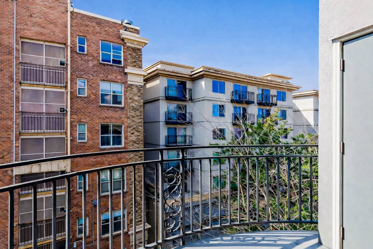 Apartment for rent at 4719 15th Ave NE, Seattle, WA 98105