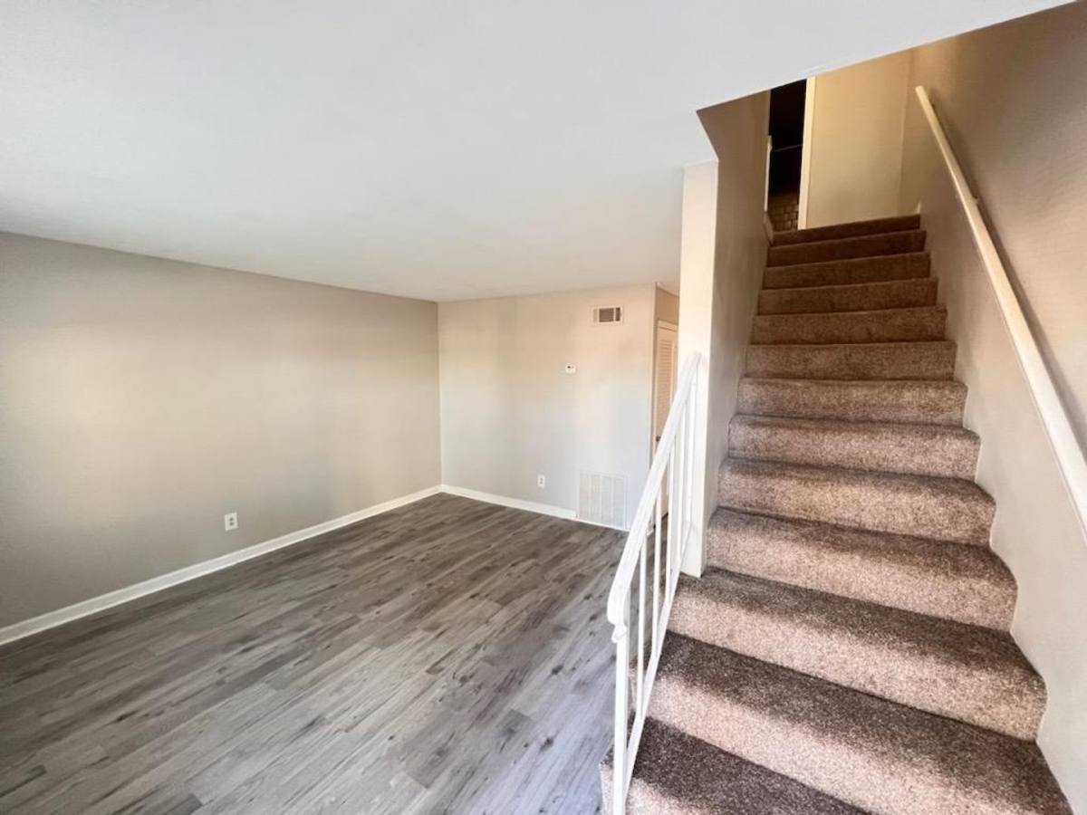 Apartment for rent at 208-212 Green Acres Lane, Cartersville, GA 30121