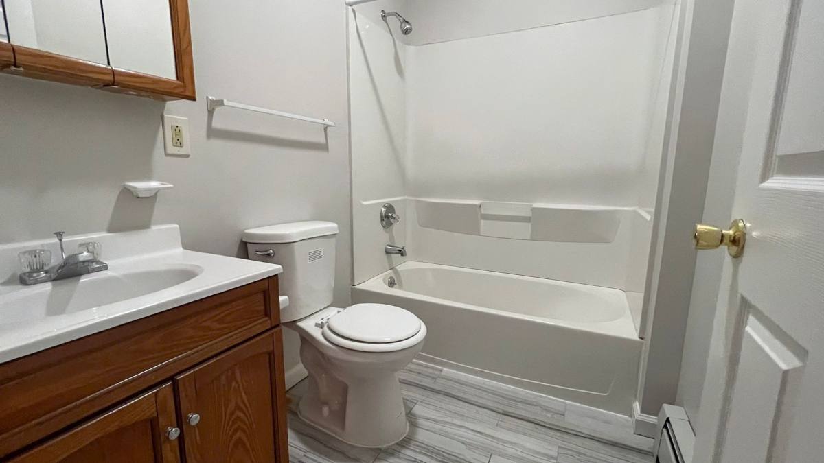 Apartment for rent at 154-156 Westland St, Hartford, CT 06120