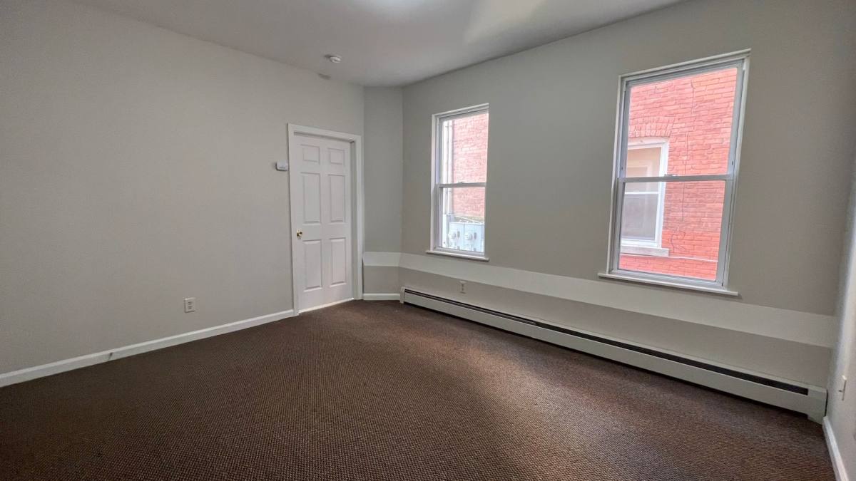 Apartment for rent at 154-156 Westland St, Hartford, CT 06120