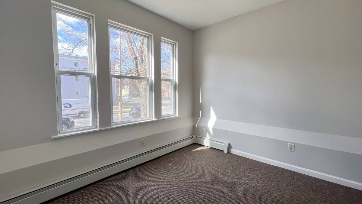 Apartment for rent at 154-156 Westland St, Hartford, CT 06120