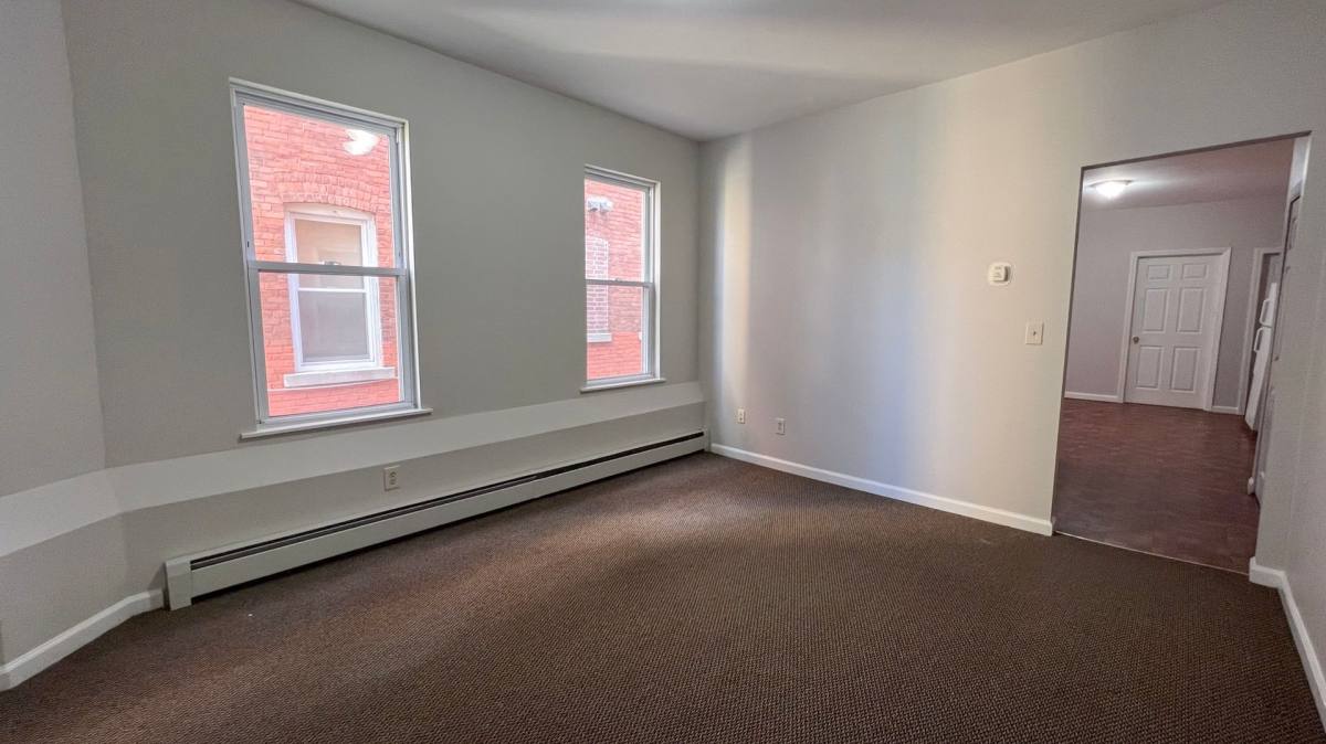 Apartment for rent at 154-156 Westland St, Hartford, CT 06120