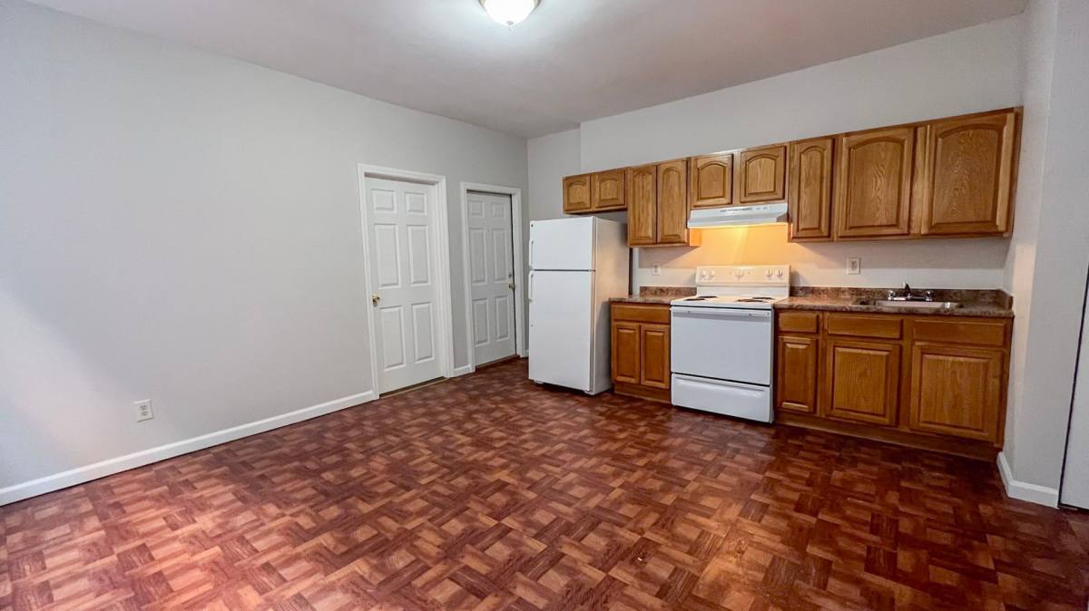 Apartment for rent at 154-156 Westland St, Hartford, CT 06120