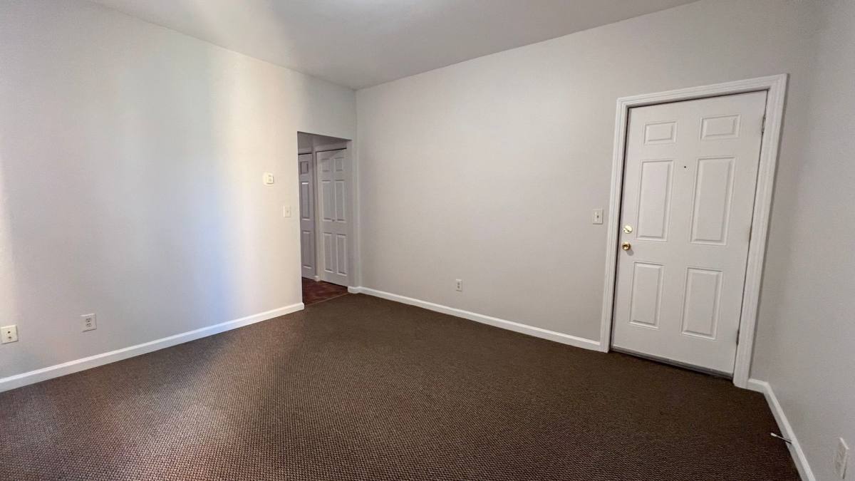 Apartment for rent at 154-156 Westland St, Hartford, CT 06120