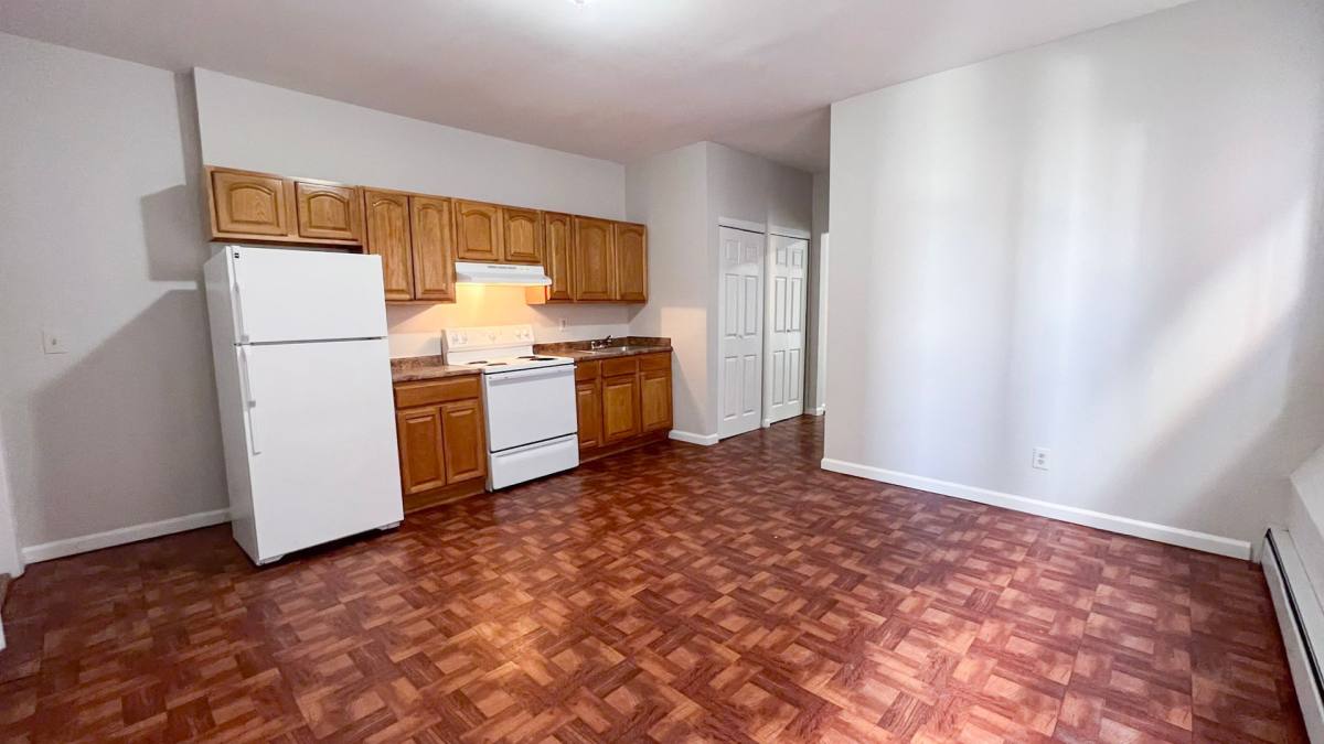 Apartment for rent at 154-156 Westland St, Hartford, CT 06120