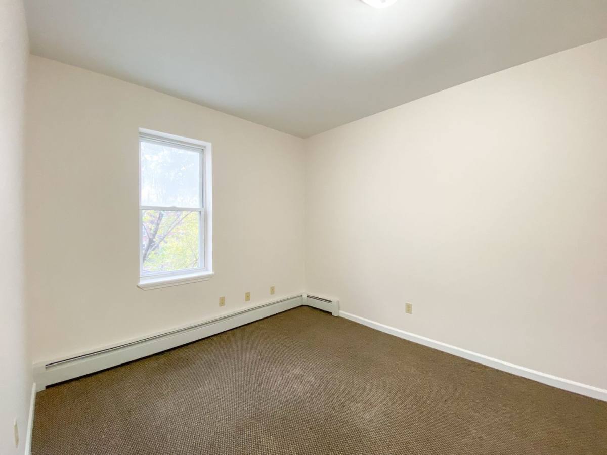 Apartment for rent at 162-164 Ward St, Hartford, CT 06106