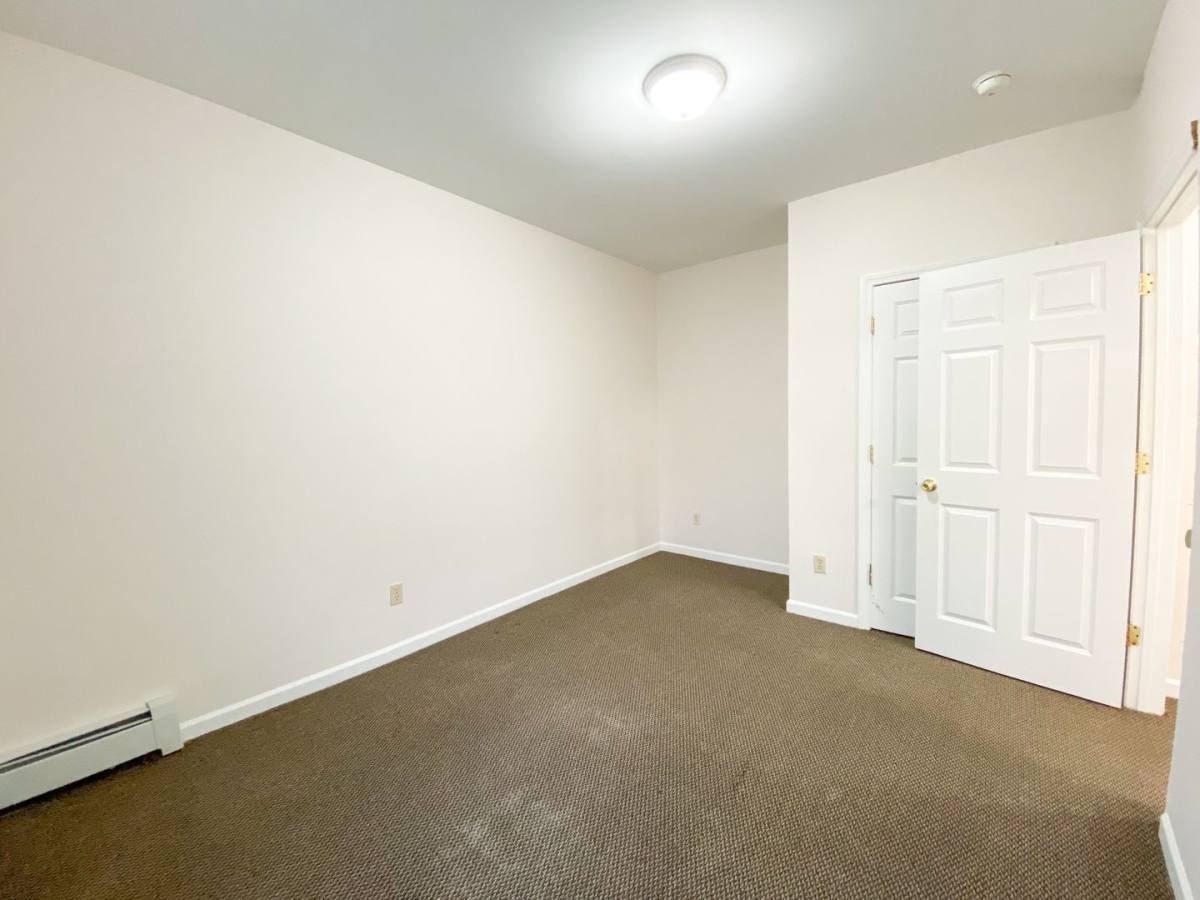 Apartment for rent at 162-164 Ward St, Hartford, CT 06106