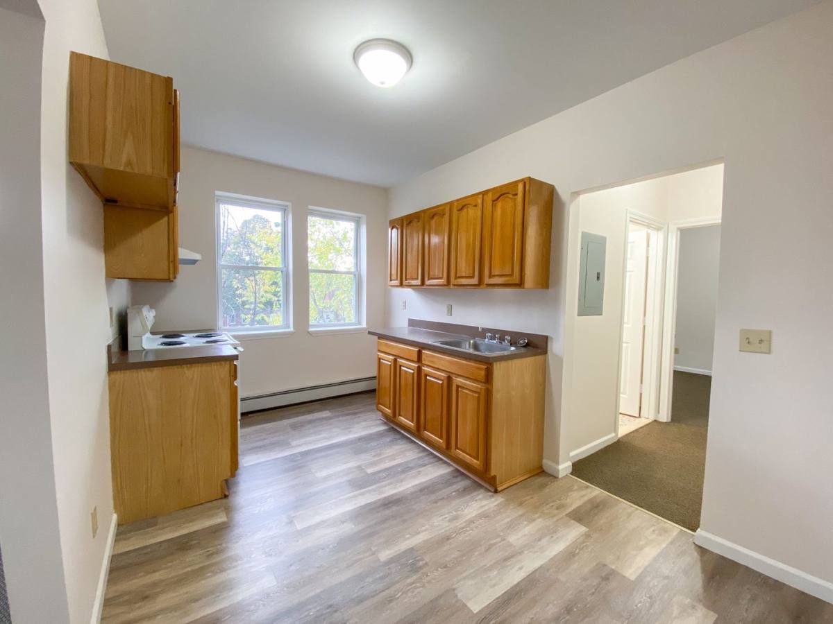 Apartment for rent at 162-164 Ward St, Hartford, CT 06106