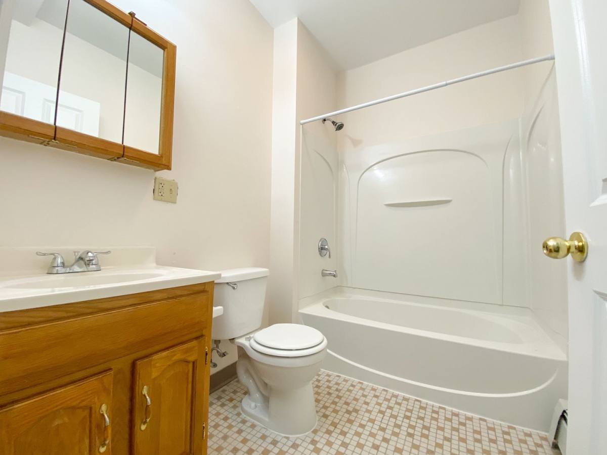 Apartment for rent at 162-164 Ward St, Hartford, CT 06106