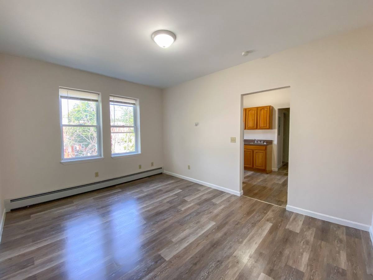 Apartment for rent at 162-164 Ward St, Hartford, CT 06106