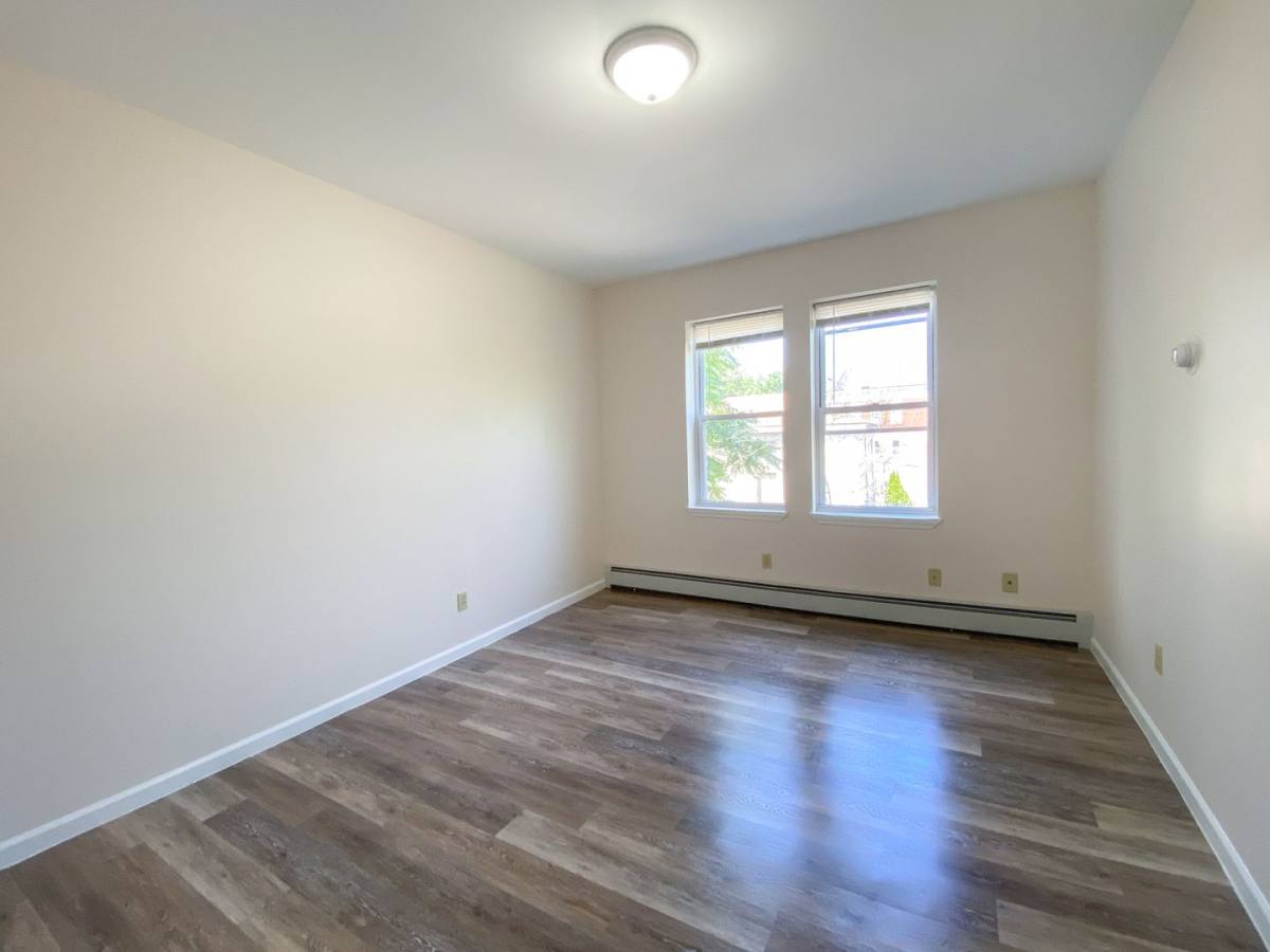 Apartment for rent at 162-164 Ward St, Hartford, CT 06106