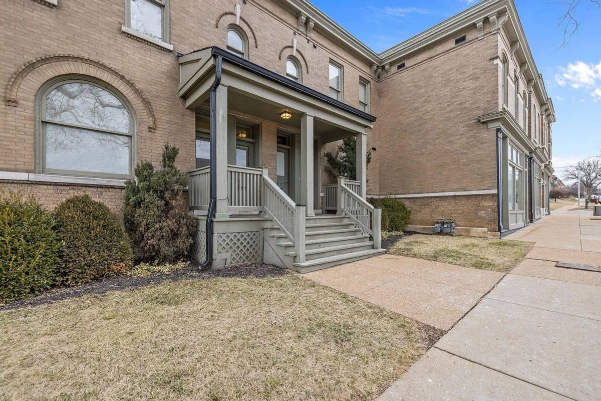 Apartment for rent at 3901 Folsom Ave, Saint Louis, MO 63110