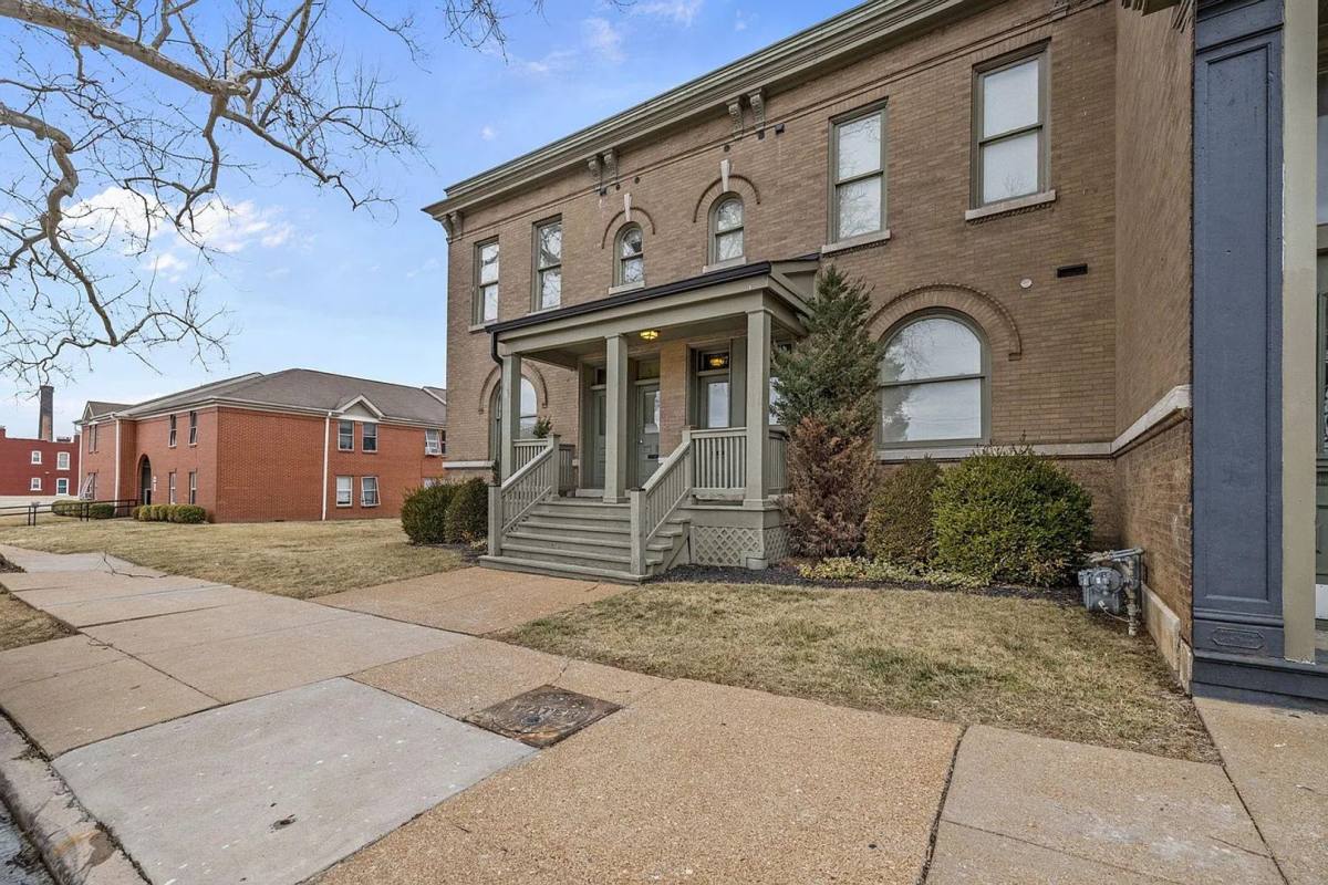 Apartment for rent at 3901 Folsom Ave, Saint Louis, MO 63110