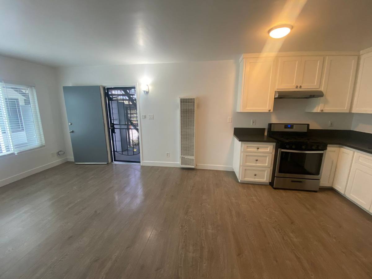 Apartment for rent at 910-930 Freeman Ave, Long Beach, CA 90804