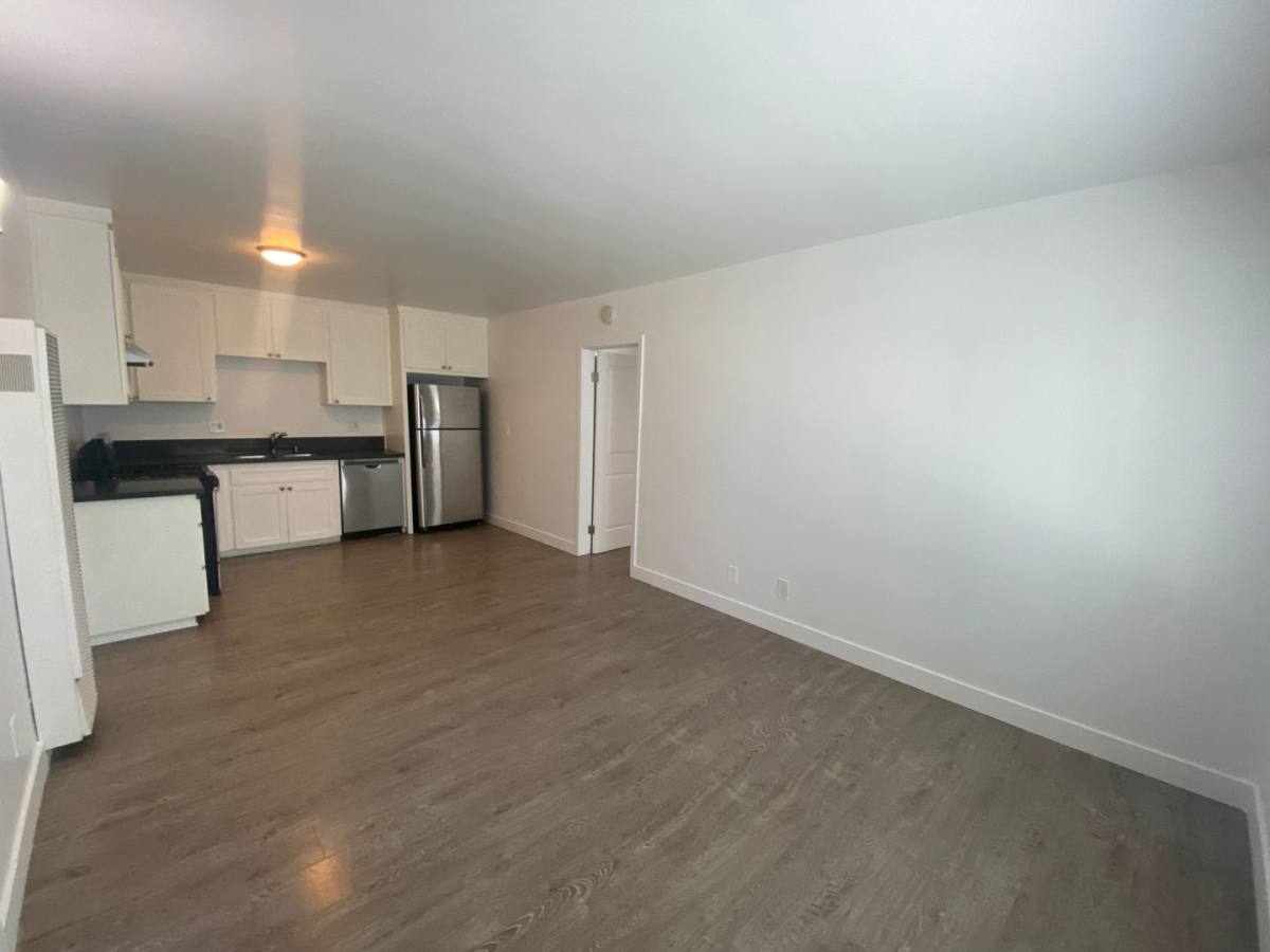 Apartment for rent at 910-930 Freeman Ave, Long Beach, CA 90804