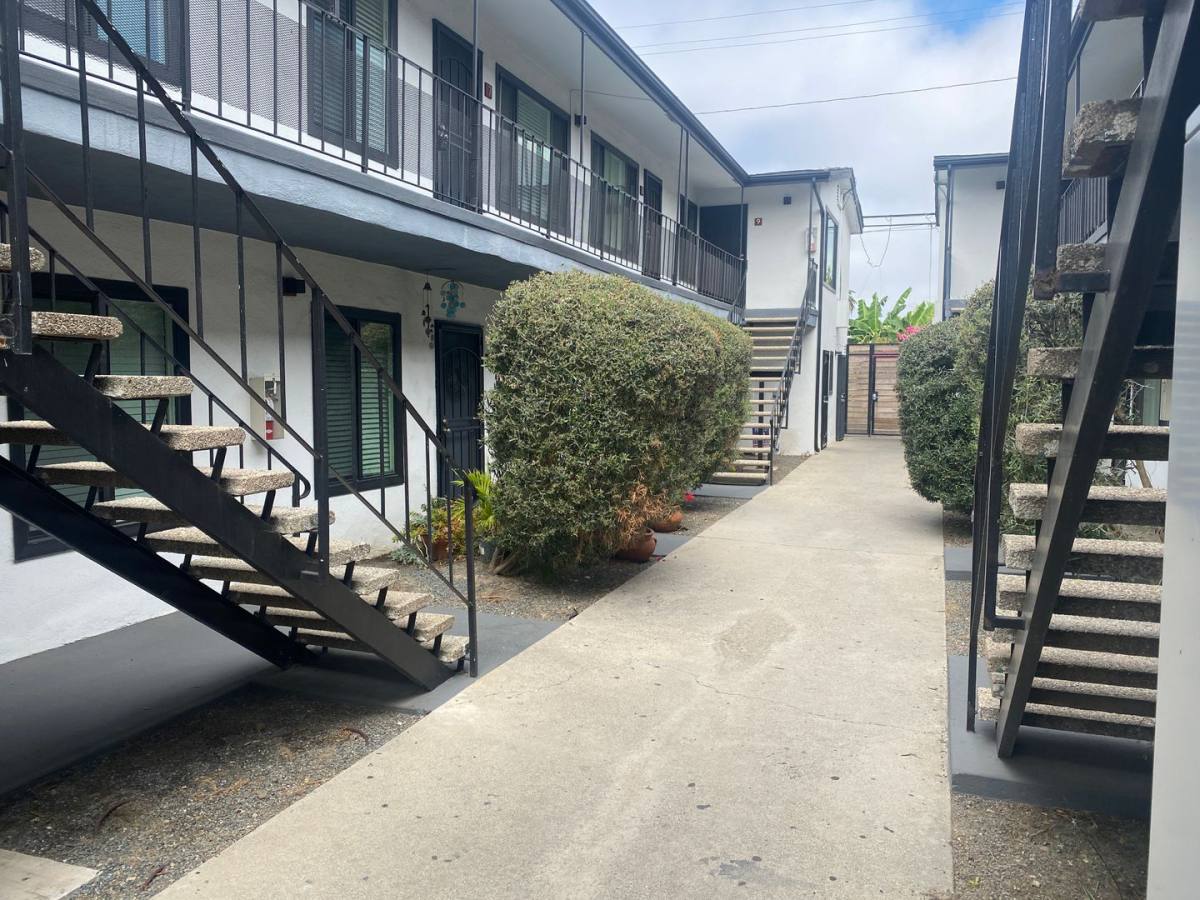 Apartment for rent at 910-930 Freeman Ave, Long Beach, CA 90804