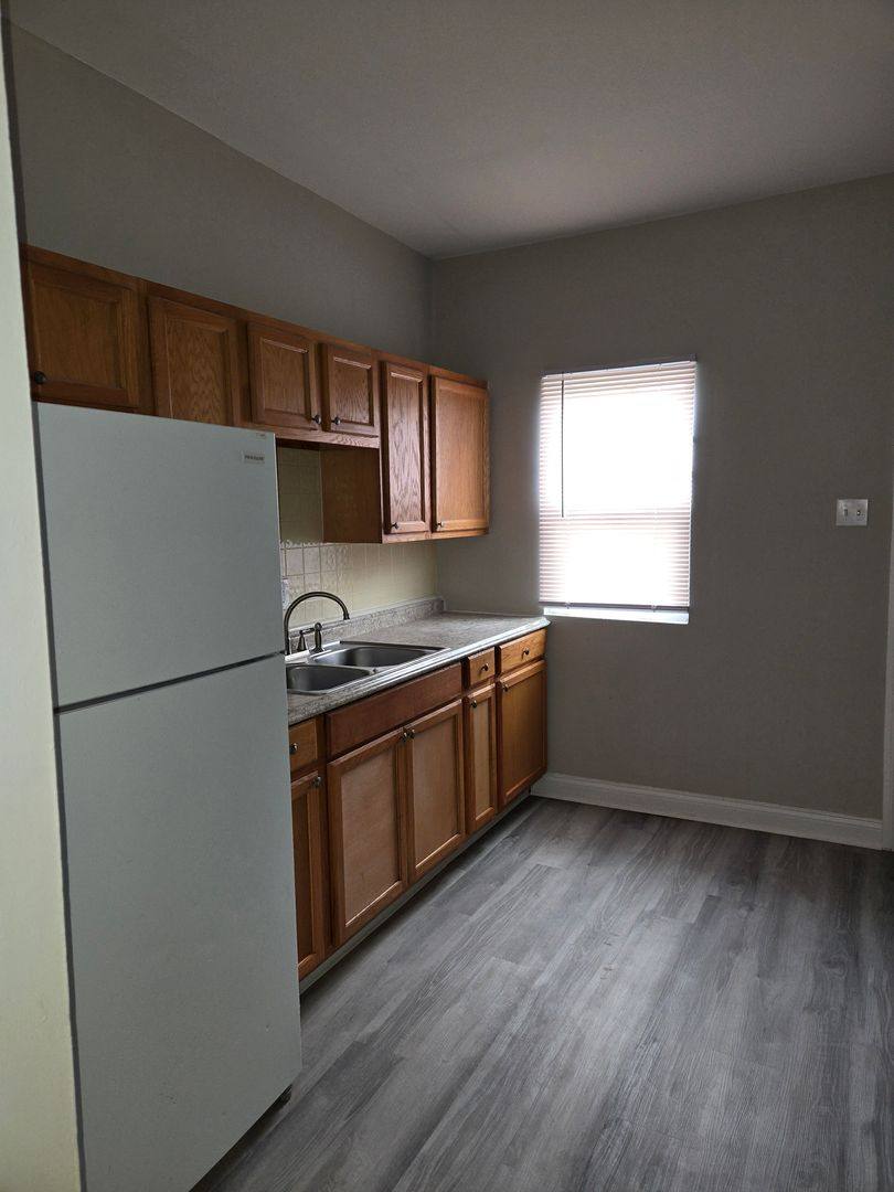 Apartment for rent at 646-648 Carpenter St, Columbus, OH 43205