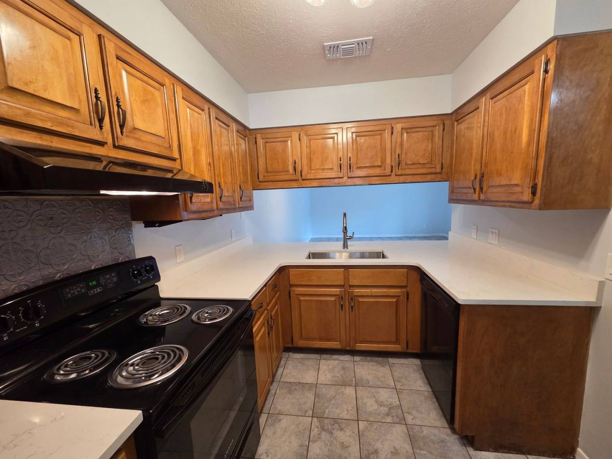 Townhouse for rent at 7125 N Lagoon Dr #P, Panama City, FL 32408