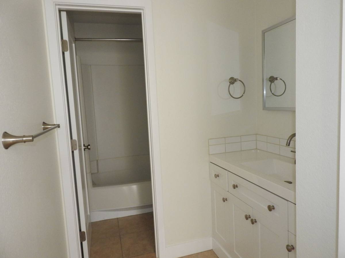 Condo for rent at 4255 Asher St, San Diego, CA 92110
