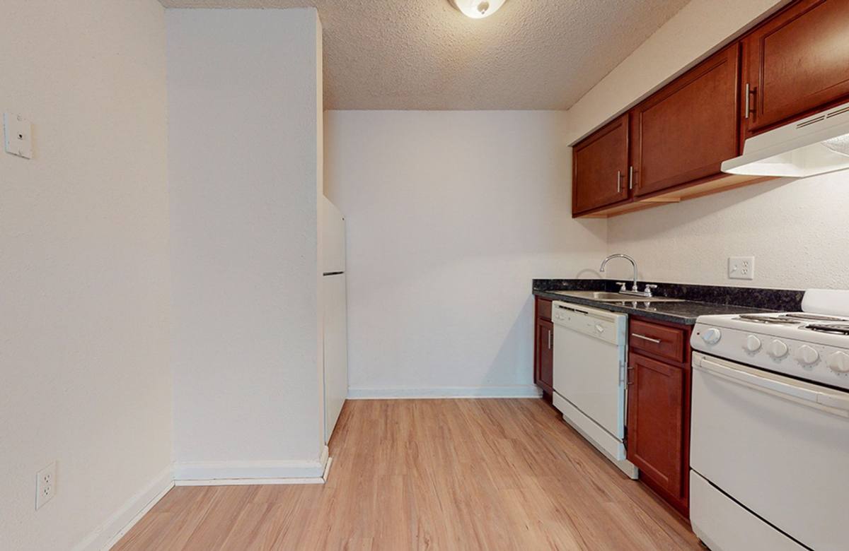 Apartment for rent at 2416 Pasadena Ave, Metairie, LA 70001