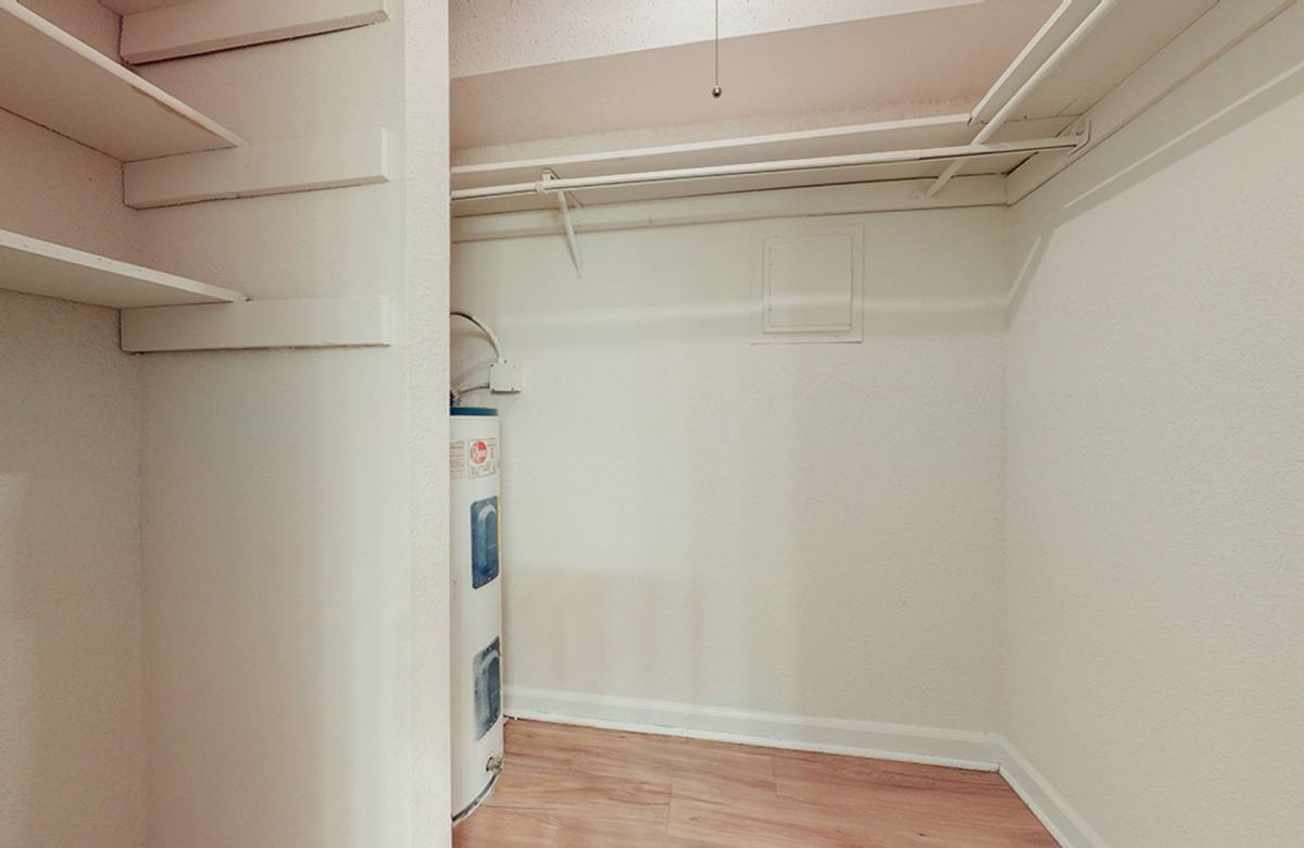 Apartment for rent at 2416 Pasadena Ave, Metairie, LA 70001