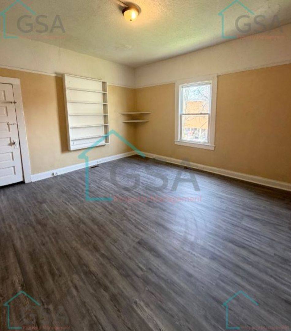 House for rent at 10 10th St, Greenville, SC 29611