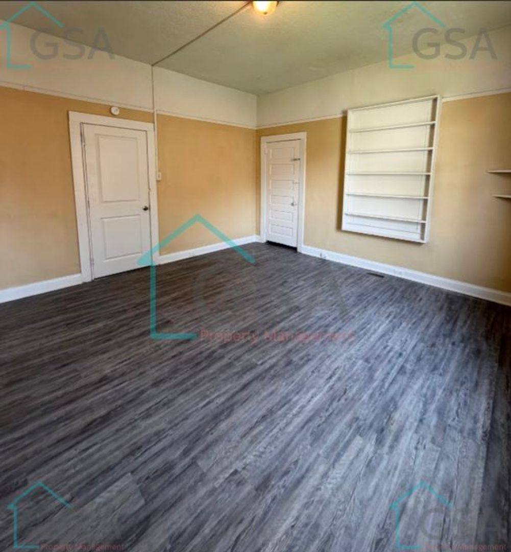 House for rent at 10 10th St, Greenville, SC 29611