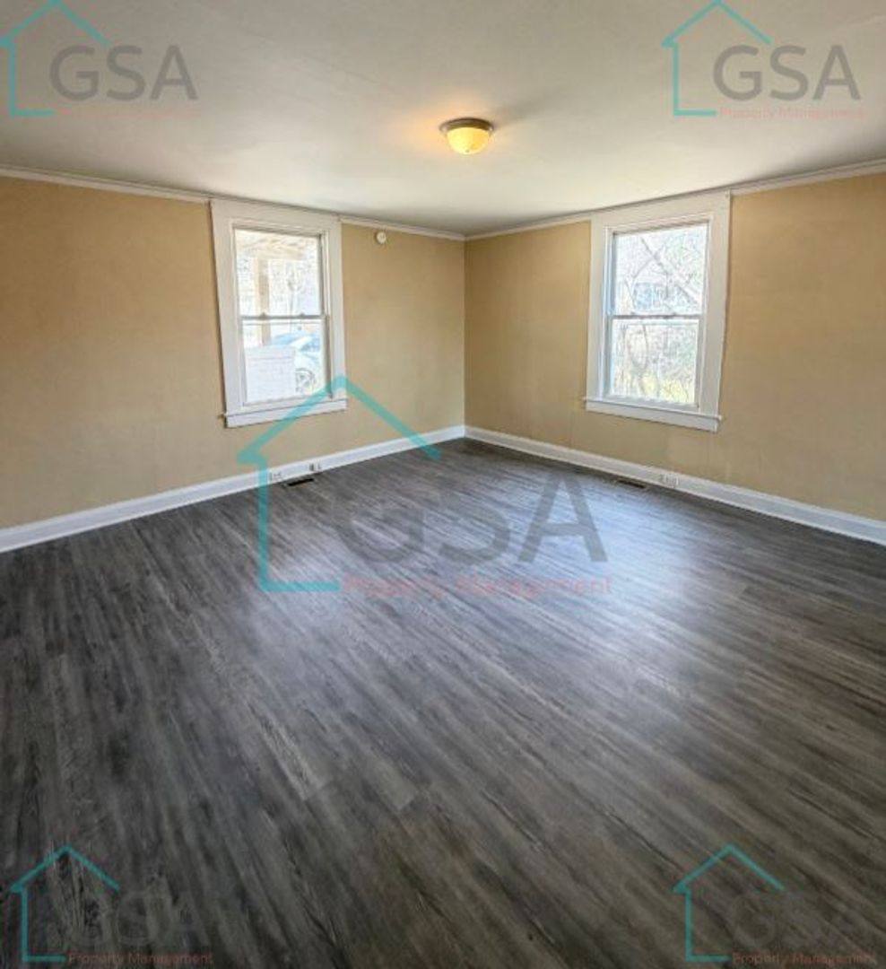 House for rent at 10 10th St, Greenville, SC 29611