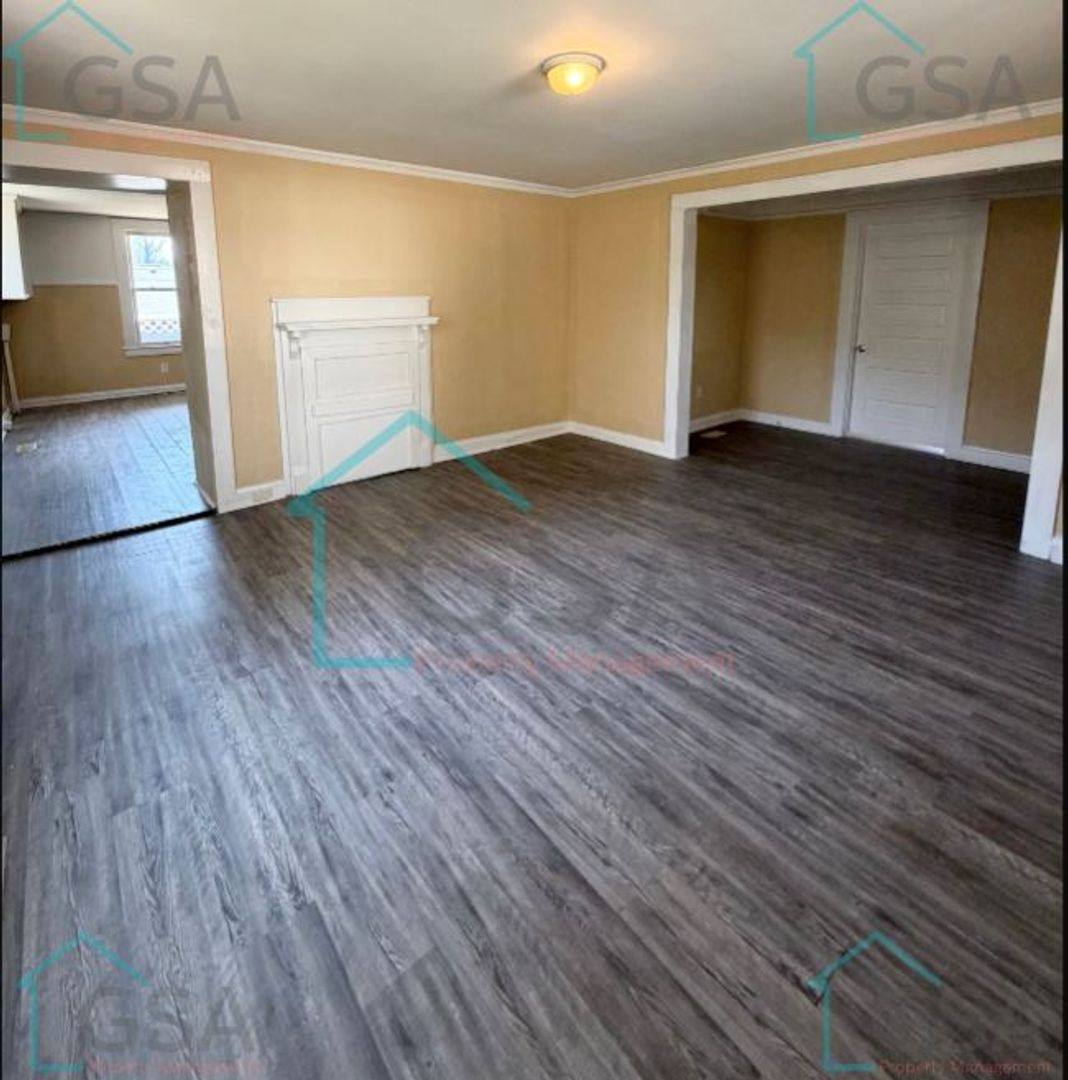 House for rent at 10 10th St, Greenville, SC 29611