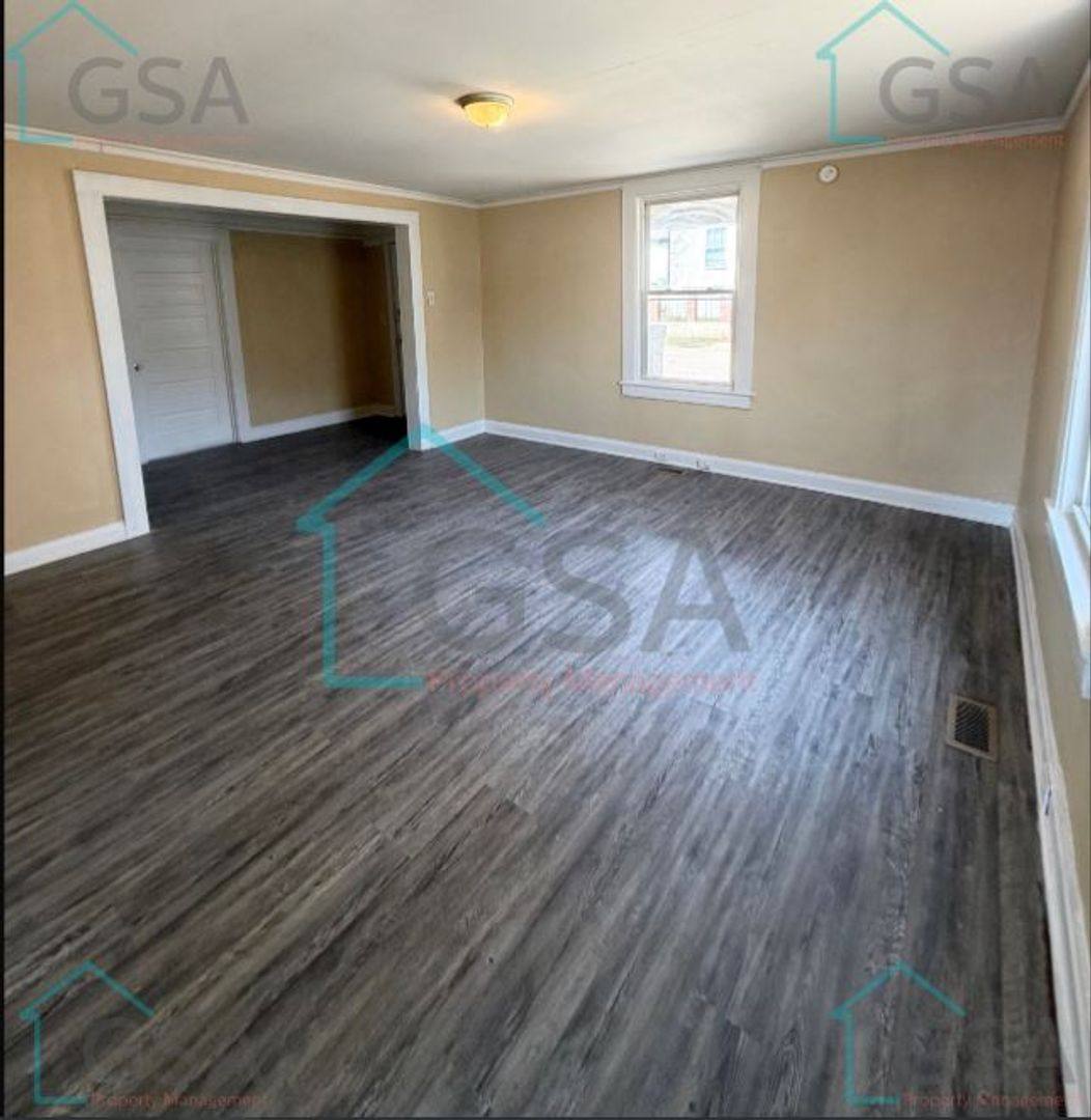 House for rent at 10 10th St, Greenville, SC 29611