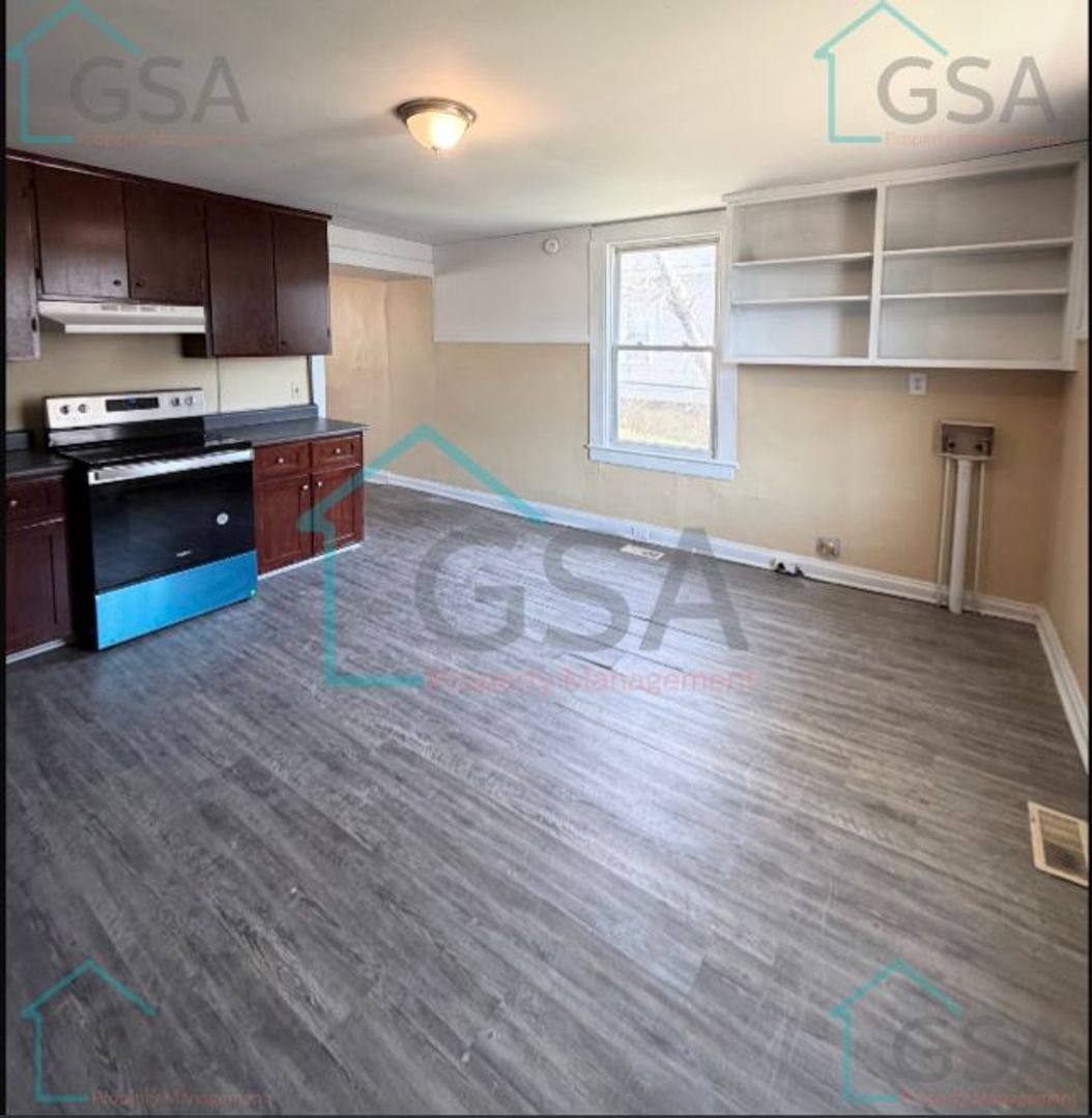House for rent at 10 10th St, Greenville, SC 29611