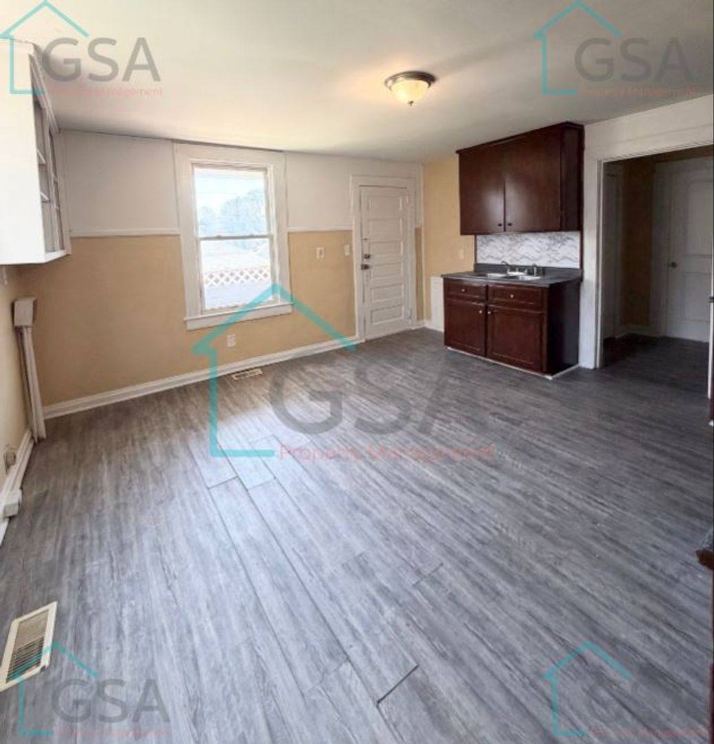House for rent at 10 10th St, Greenville, SC 29611